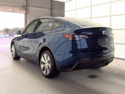 Used 2023 Tesla Model Y Long Range AWD/4WD image 2