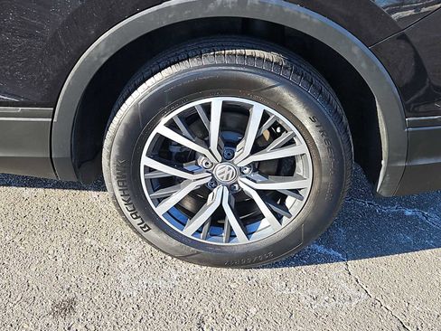 Used 2019 Volkswagen Tiguan SE w/ Panoramic Sunroof Package image 8