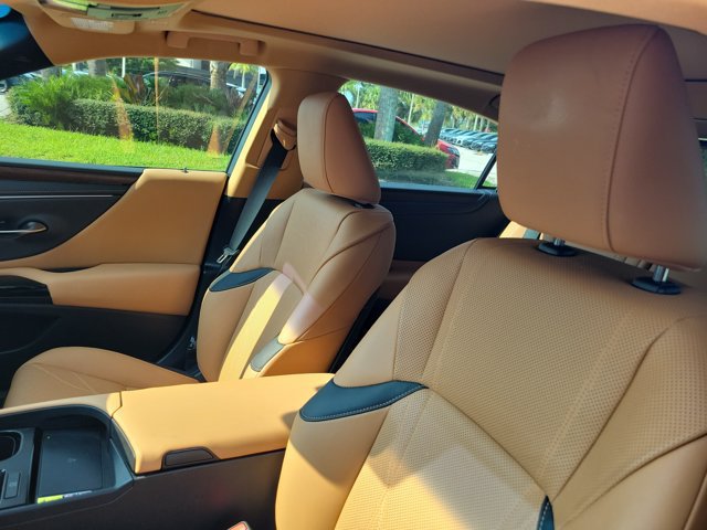 Used 2024 Lexus ES 350 w/ Technology Package FWD image 17