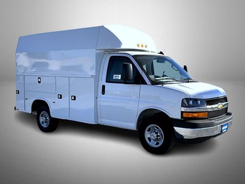 New 2025 Chevrolet Express 3500 w/ Power Convenience Package image 3