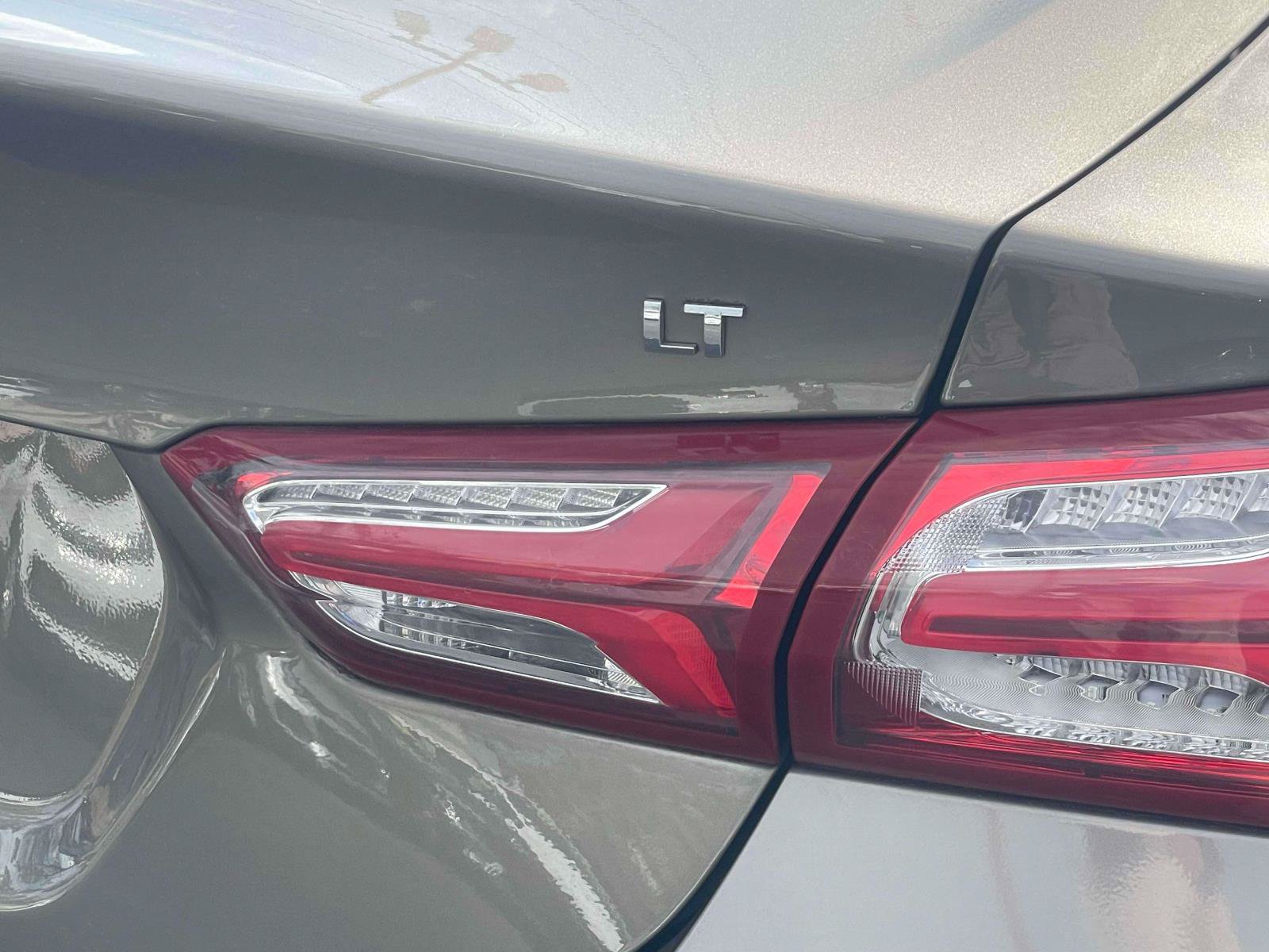 Used 2020 Chevrolet Malibu LT w/ Leather Package FWD image 8