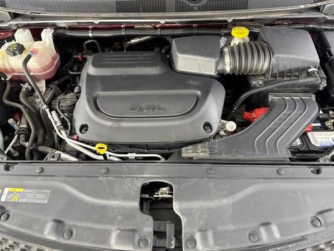 Used 2023 Chrysler Voyager LX FWD image 17