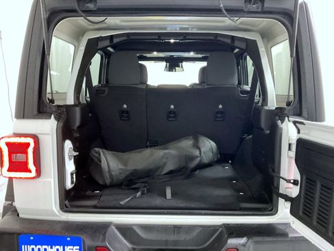 Used 2025 Jeep Wrangler Unlimited Rubicon image 9