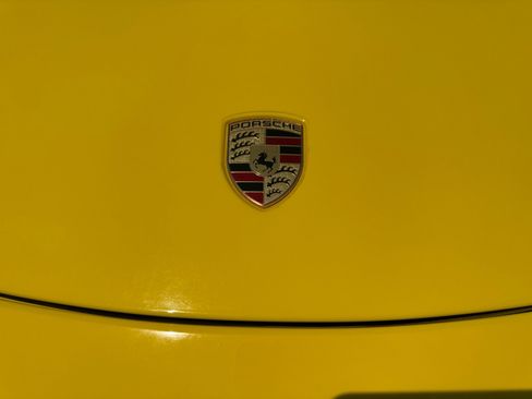 Used 2022 Porsche 718 Cayman RWD image 9