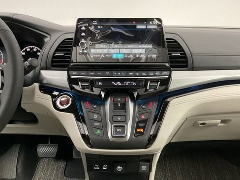 New 2026 Honda Odyssey Touring image 14