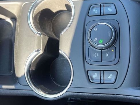 Used 2023 GMC Terrain SLT image 24