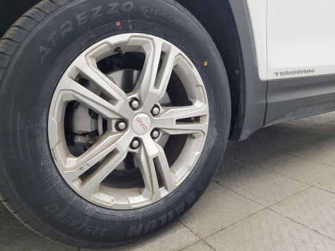 Used 2024 GMC Terrain SLE FWD image 31
