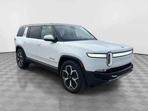 Used 2024 Rivian R1S Adventure image 22
