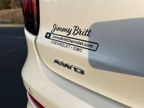 Used 2025 Cadillac XT6 Luxury image 23