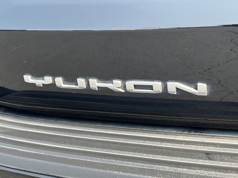 Used 2025 GMC Yukon Denali w/ Denali Reserve Package AWD/4WD image 9