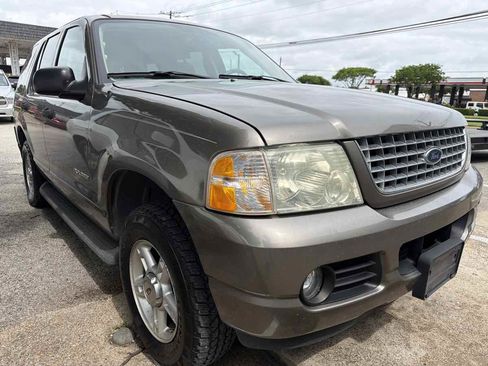Used 2004 Ford Explorer XLT RWD image 2
