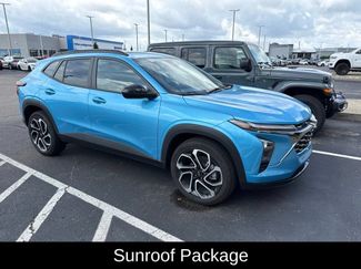 Used 2025 Chevrolet Trax RS w/ Sunroof Package FWD video 2