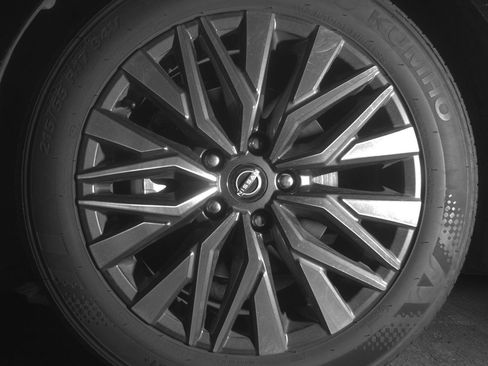 Used 2025 Nissan Altima 2.5 SV FWD image 12