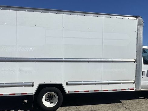 Used 2022 Ford E-350 and Econoline 350 Super Duty image 9
