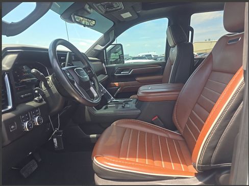 Used 2024 GMC Sierra 3500 Denali Ultimate AWD/4WD image 8