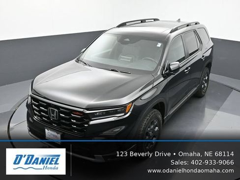 Used 2025 Honda Pilot TrailSport image 21