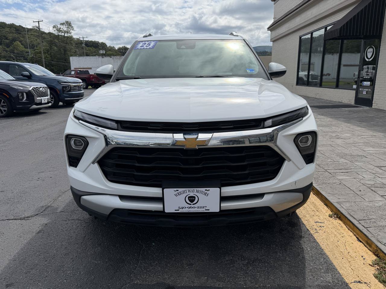 Used 2025 Chevrolet TrailBlazer LT AWD/4WD image 7