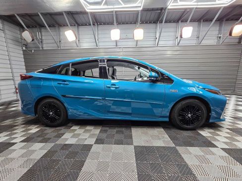 Used 2017 Toyota Prius Prime Premium FWD image 9