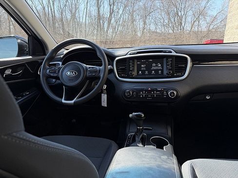 Used 2018 Kia Sorento LX image 7
