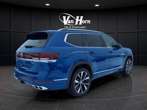 Used 2025 Volkswagen Atlas SEL Premium R-Line image 3