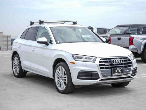 Used 2020 Audi Q5 2.0T Premium Plus w/ Premium Plus Package AWD/4WD image 3
