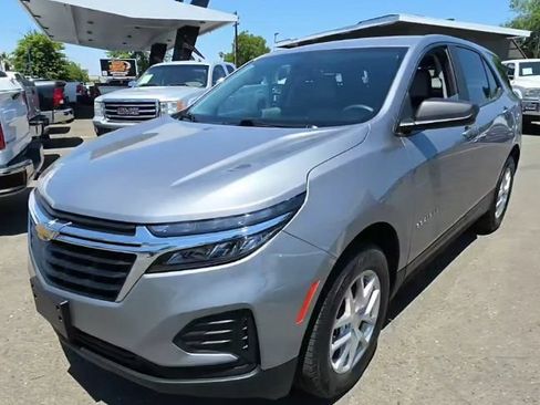 Used 2023 Chevrolet Equinox LS w/ LS Convenience Package AWD/4WD image 19