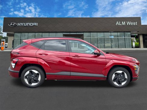 Used 2025 Hyundai Kona SEL FWD image 4