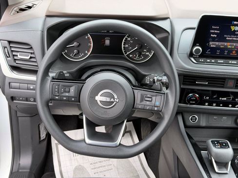 Used 2023 Nissan Rogue SV AWD/4WD image 14