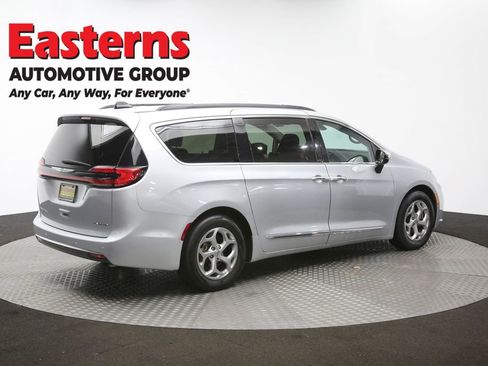 Used 2023 Chrysler Pacifica Limited image 65