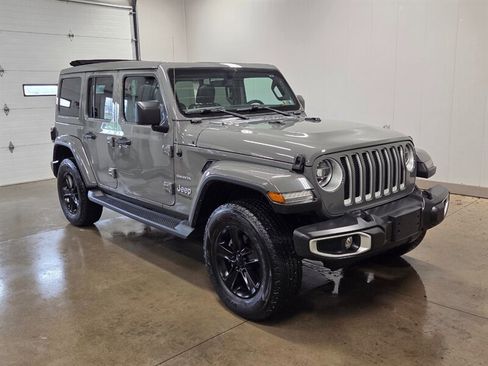 Used 2022 Jeep Wrangler Unlimited Sahara w/ LED Lighting Group AWD/4WD image 12