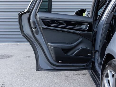 Used 2025 Porsche Panamera 4 E-Hybrid image 26