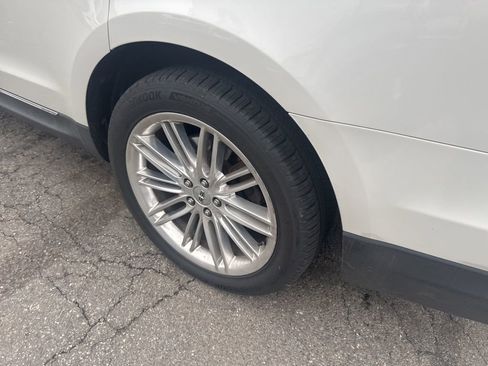 Used 2019 Lincoln MKT AWD image 8