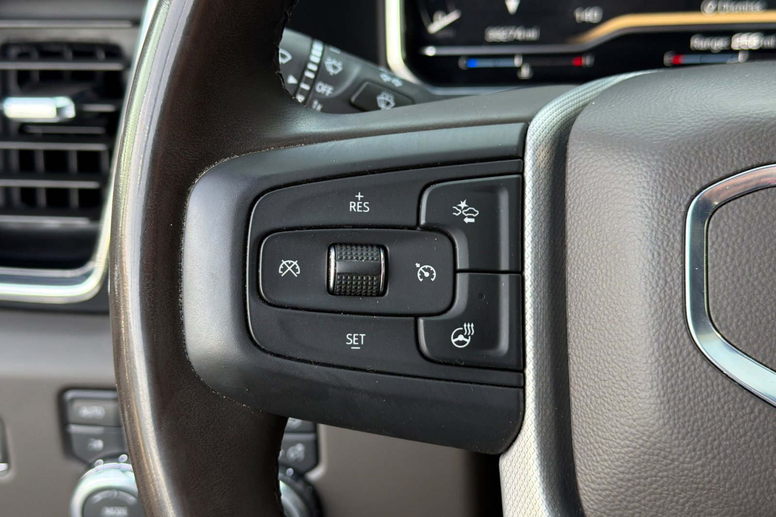 Used 2025 GMC Sierra 3500 Denali w/ Denali Reserve Package AWD/4WD image 35