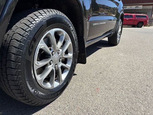 Used 2016 Jeep Grand Cherokee Overland w/ Advanced Technology Group AWD/4WD image 12