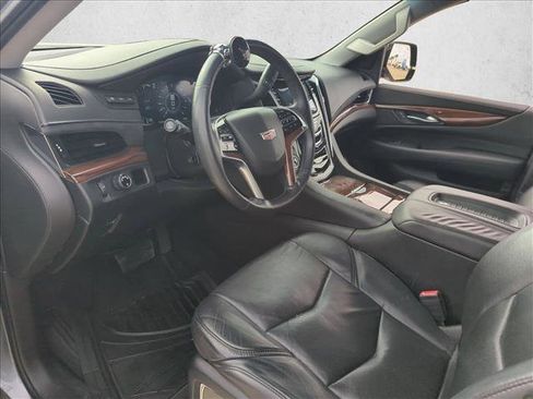 Used 2018 Cadillac Escalade Premium Luxury image 9