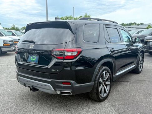 Used 2023 Honda Pilot Elite image 8