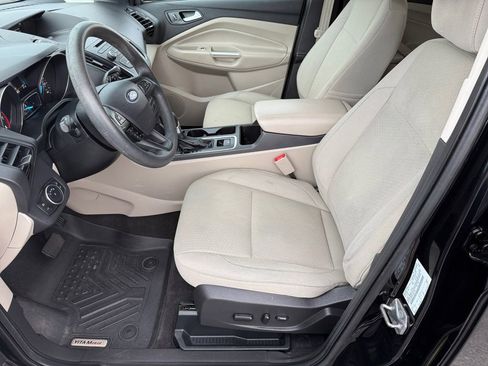 Used 2017 Ford Escape SE image 10