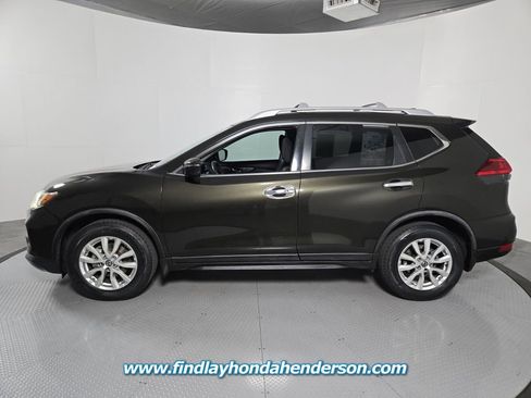 Used 2017 Nissan Rogue SV image 3
