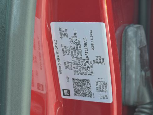 Used 2026 Chevrolet Colorado W/T w/ WT Custom Package RWD image 32