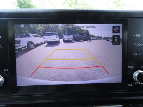 Used 2022 Kia Carnival LX FWD image 24