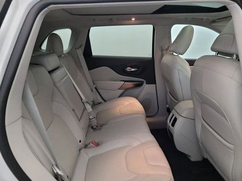 Used 2019 Jeep Cherokee Limited AWD/4WD image 19