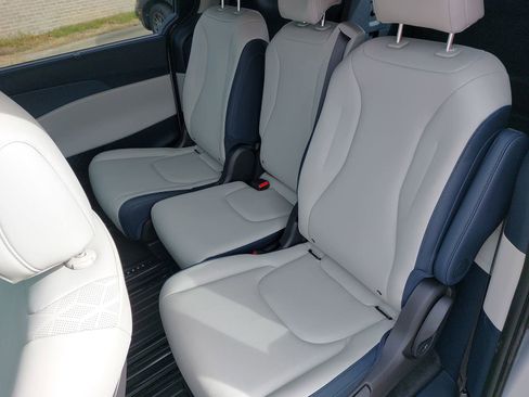 New 2026 Kia Carnival EX image 16