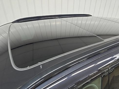 Used 2022 Porsche Cayenne Platinum Edition image 11