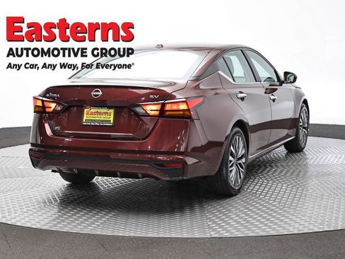 Used 2024 Nissan Altima 2.5 SV FWD image 5