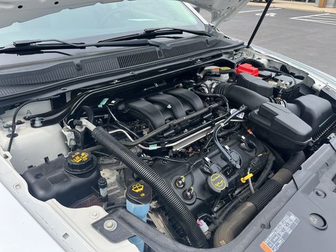 Used 2019 Ford Taurus SE FWD image 35