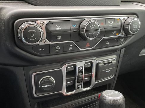 Used 2022 Jeep Gladiator Sport AWD/4WD image 17