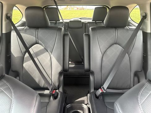 New 2026 Toyota Highlander Platinum AWD/4WD image 17