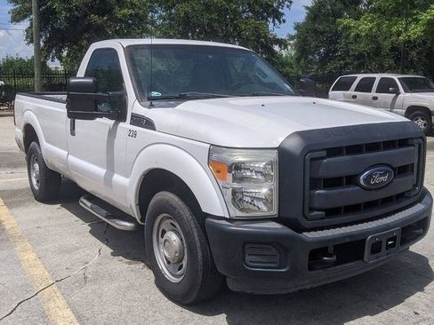 Used 2015 Ford F250 XL w/ Power Equipment Group RWD image 3