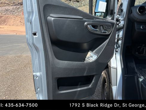Used 2025 Mercedes-Benz Sprinter 2500 image 14