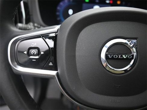 Certified 2023 Volvo XC60 B5 Ultimate image 16